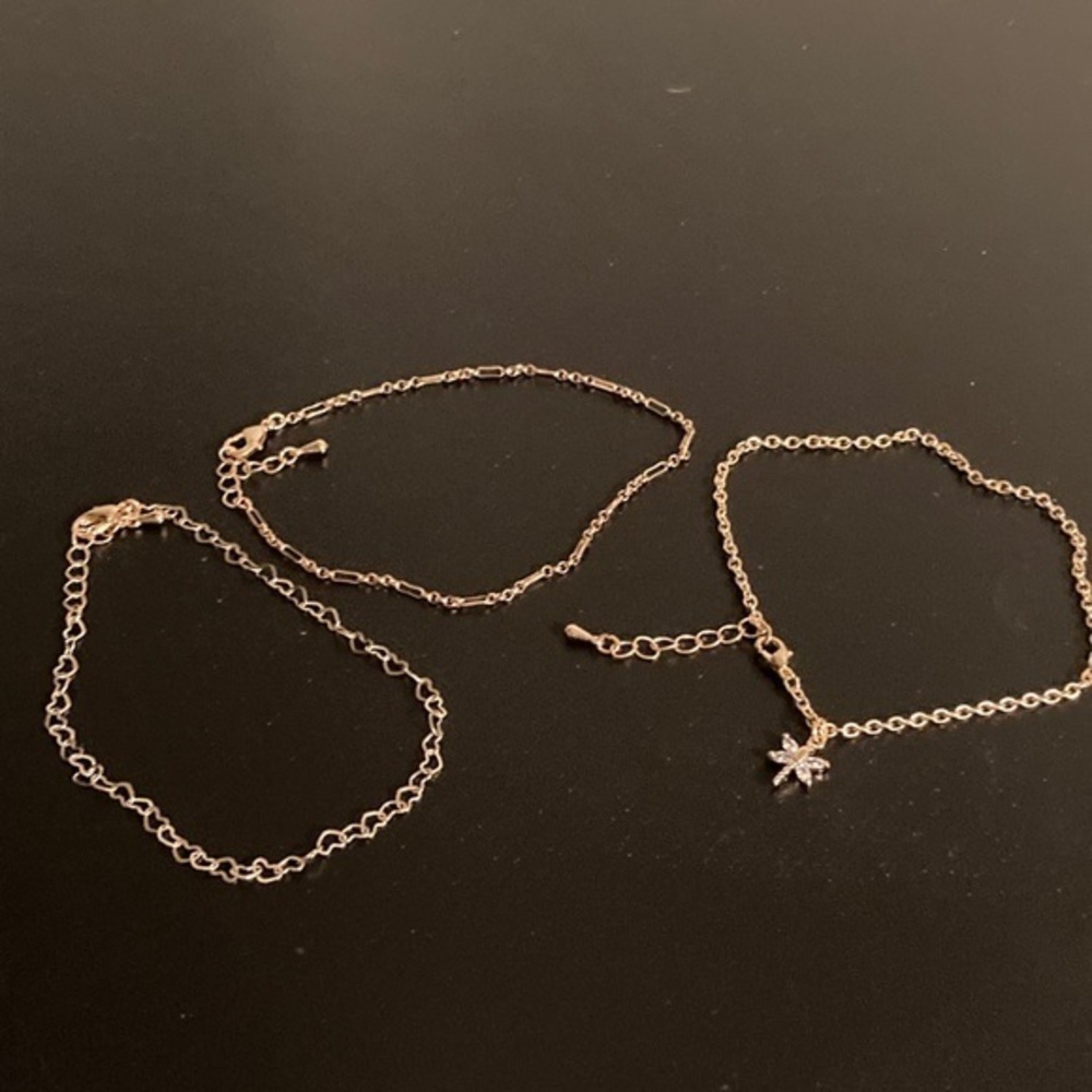 Elegant Gold Star Charm Bracelet